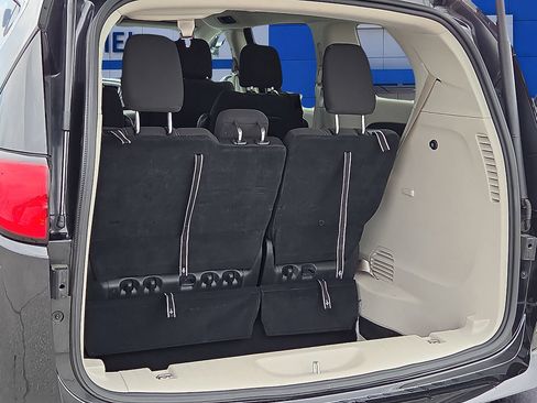 Used 2023 Chrysler Voyager LX FWD image 8