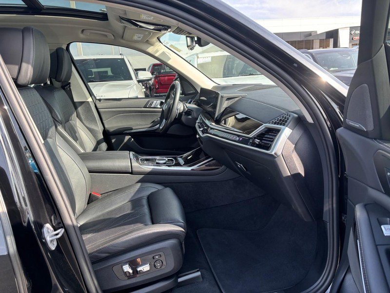 Used 2025 BMW X7 xDrive40i AWD/4WD image 12