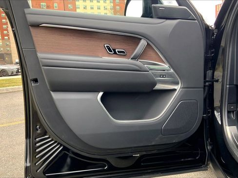 Used 2025 Land Rover Range Rover SE image 21