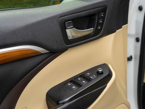 Used 2019 Toyota Highlander Limited FWD image 14
