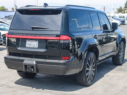 Used 2024 Lexus GX 550 w/ Cold Area Package AWD/4WD image 9