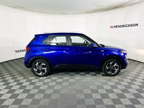 Used 2022 Hyundai Venue SEL image 2