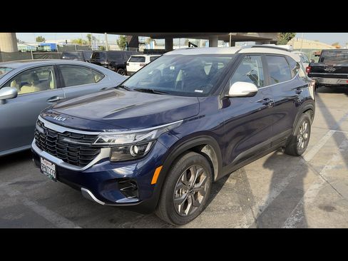Used 2024 Kia Seltos S AWD/4WD image 2