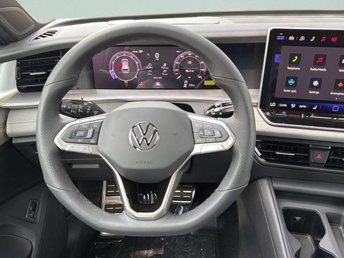 New 2026 Volkswagen Tiguan SE R-Line FWD image 12