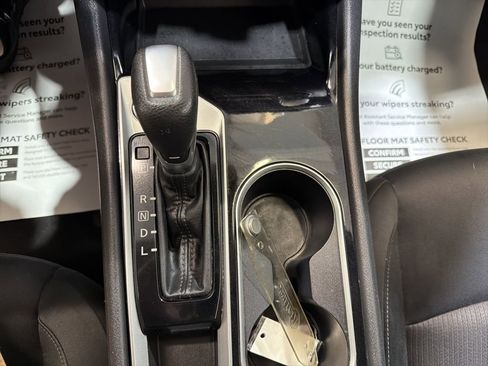 Used 2024 Nissan Altima 2.5 SV FWD image 30