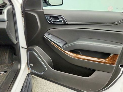 Used 2019 Chevrolet Tahoe LT w/ RST Edition AWD/4WD image 27