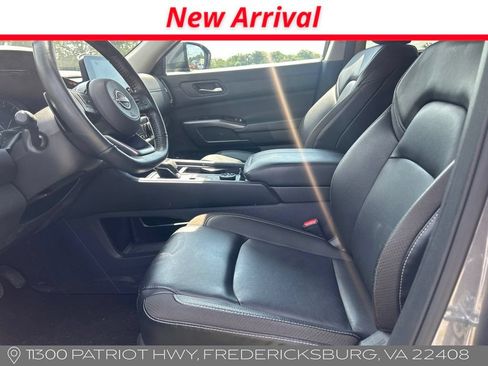 Used 2023 Nissan Pathfinder SL AWD/4WD image 6