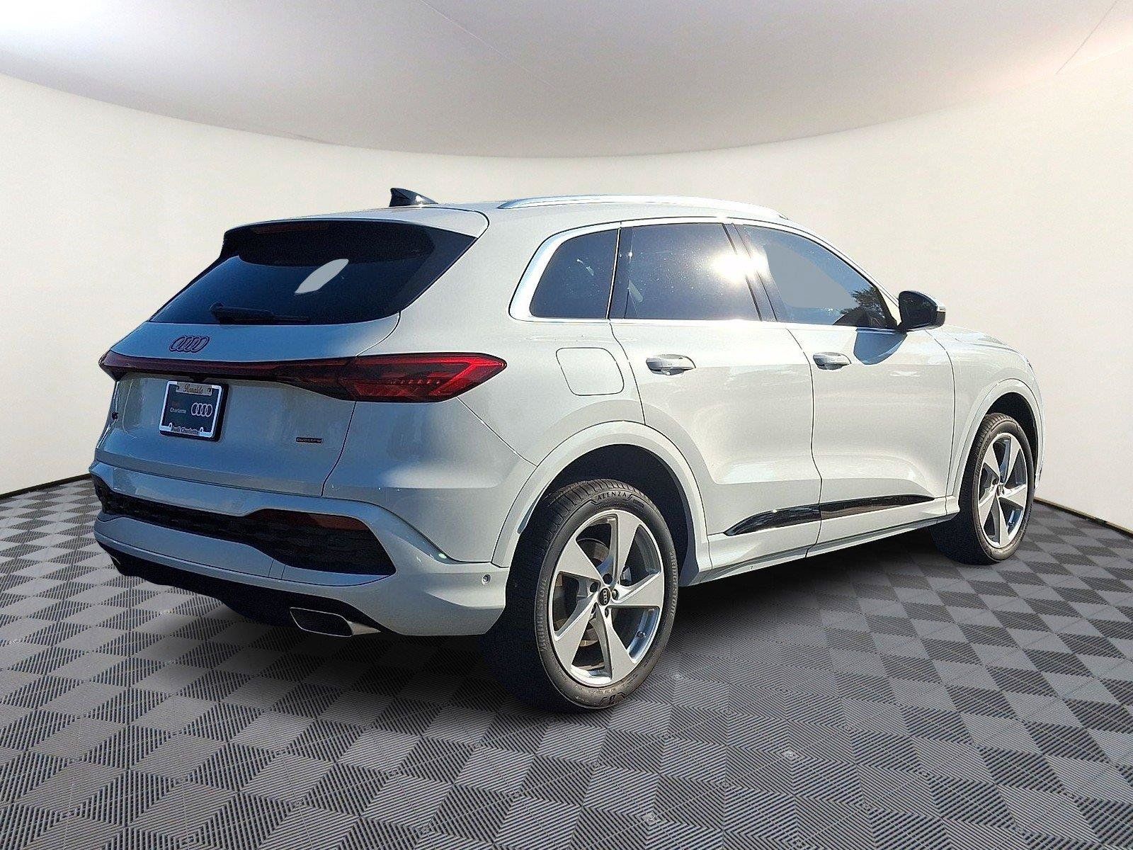 Used 2025 Audi Q5 Premium w/ Premium Plus AWD/4WD image 6