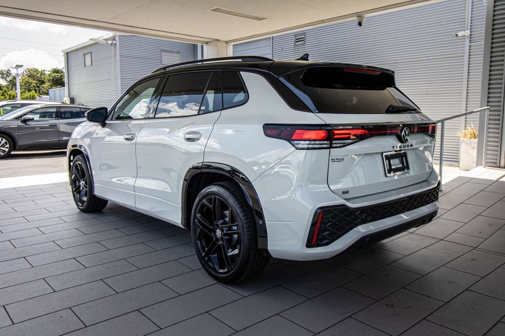 New 2026 Volkswagen Tiguan SE R-Line FWD image 13