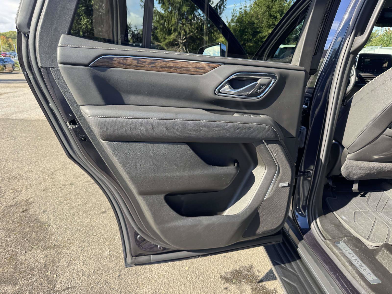 Used 2024 Chevrolet Tahoe Premier AWD/4WD image 18