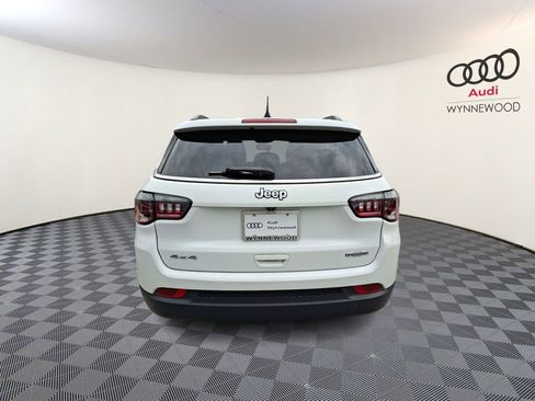Used 2022 Jeep Compass Latitude AWD/4WD image 5