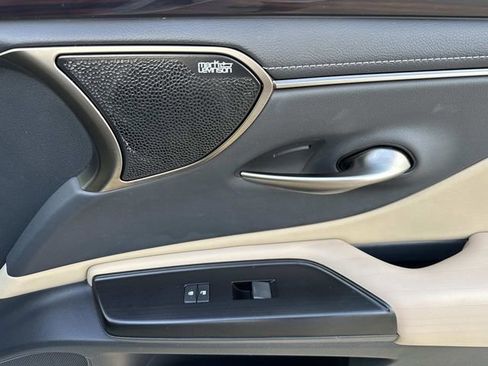 Used 2019 Lexus ES 350 Ultra Luxury image 15