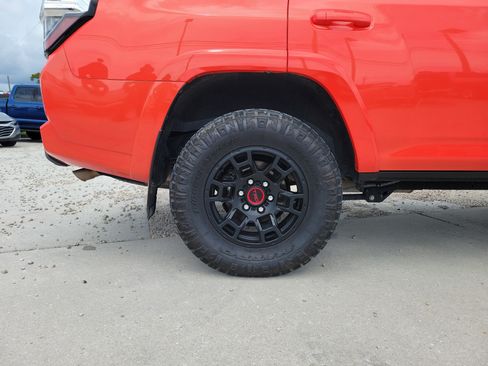 Used 2024 Toyota 4Runner TRD Off-Road Premium w/ Moonroof Package AWD/4WD image 7