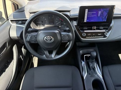 Used 2025 Toyota Corolla LE FWD image 12