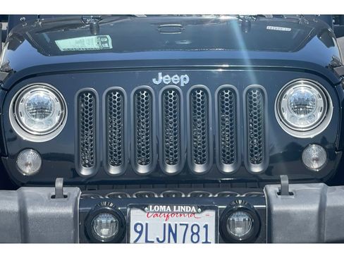 Used 2017 Jeep Wrangler Unlimited Sahara w/ Connectivity Group AWD/4WD image 40