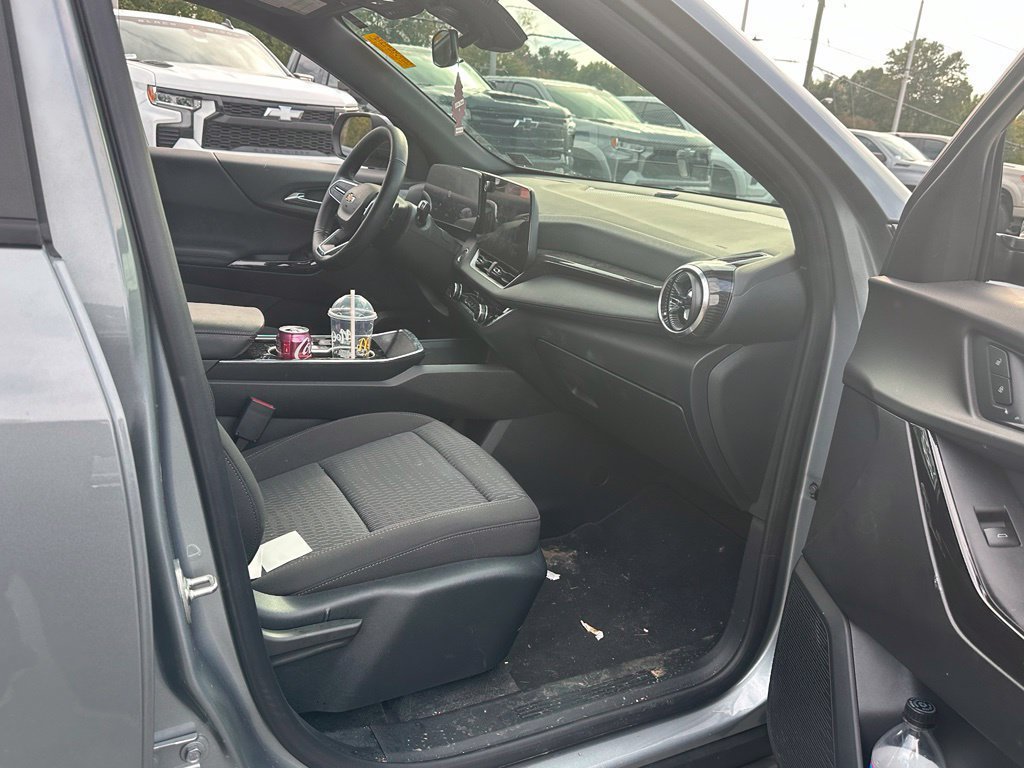 Used 2026 Chevrolet Equinox LT AWD/4WD image 14