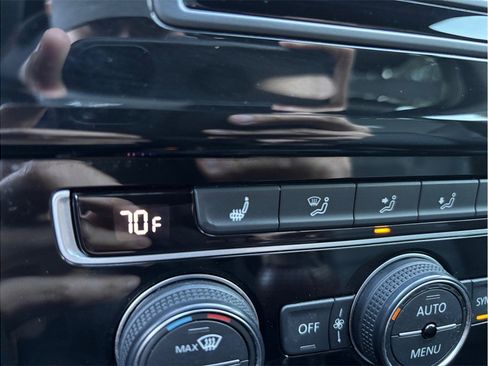 Used 2017 Volkswagen Golf R 4-Door image 33