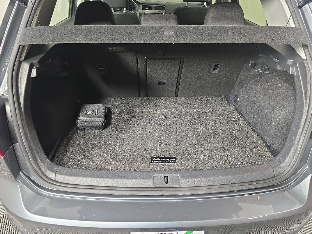 Used 2016 Volkswagen Golf S FWD image 30