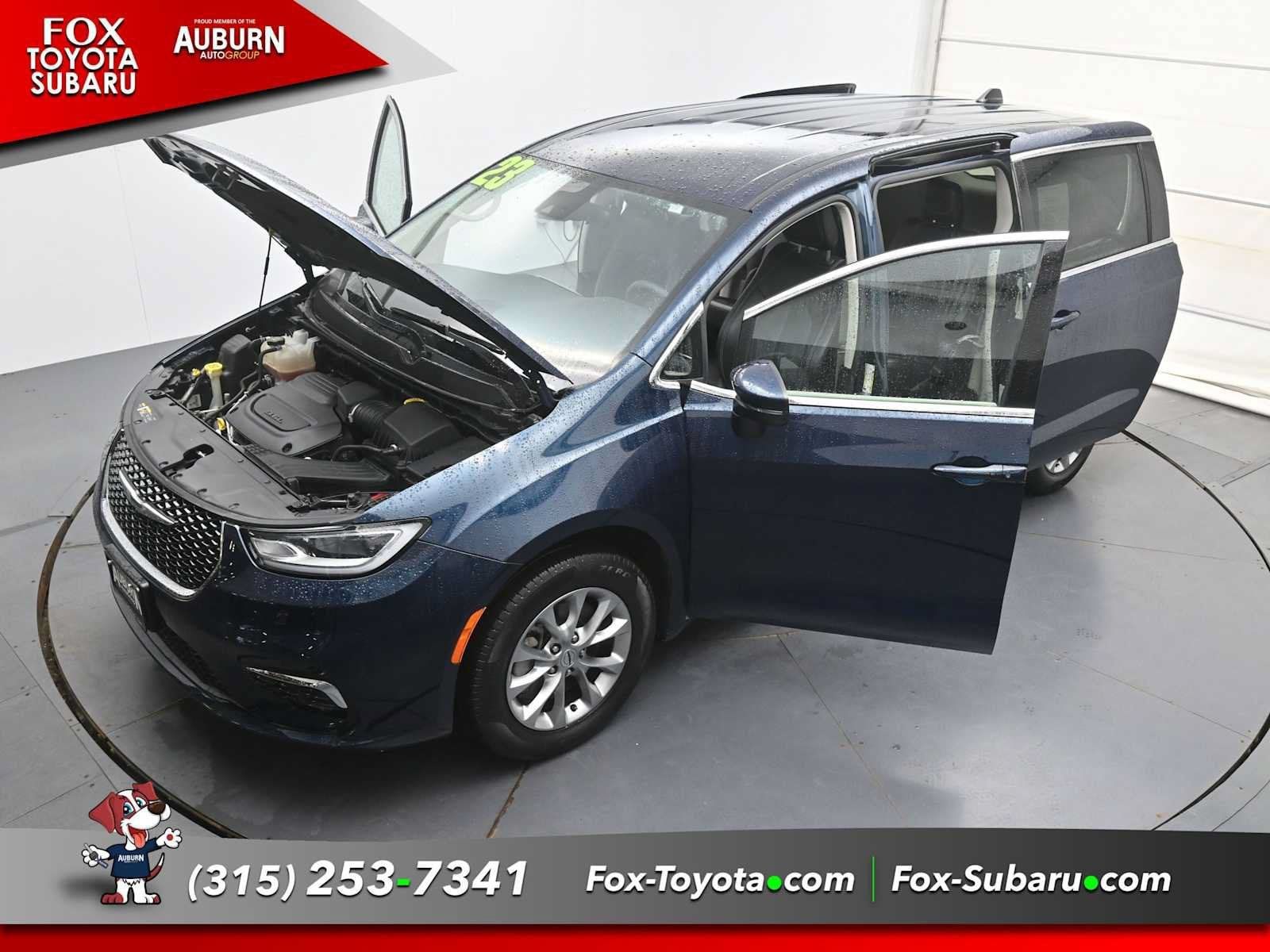 Used 2023 Chrysler Pacifica Touring-L AWD/4WD image 40