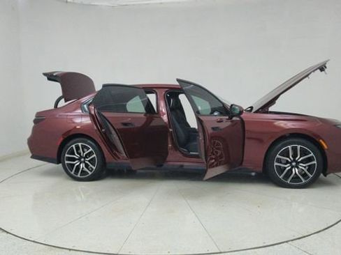Used 2025 BMW 740i image 78