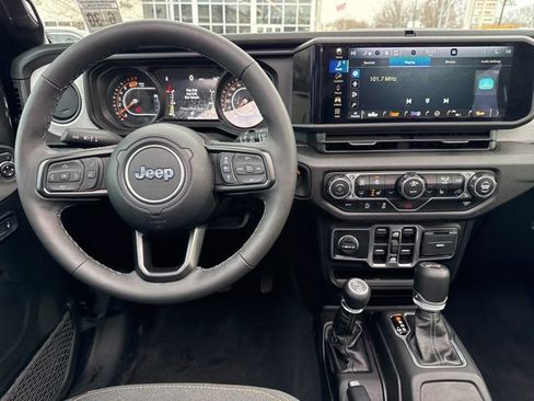 Used 2025 Jeep Wrangler Sport S image 22