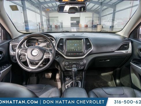 Used 2016 Jeep Cherokee Overland w/ Technology Group image 3