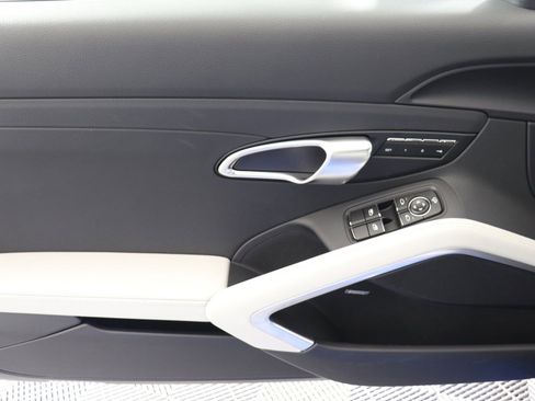 Used 2025 Porsche 718 Cayman image 14