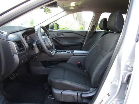 Used 2024 Nissan Rogue S AWD/4WD image 11