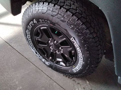 Used 2018 Jeep Wrangler Sport image 17