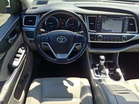 Used 2018 Toyota Highlander XLE AWD/4WD image 13
