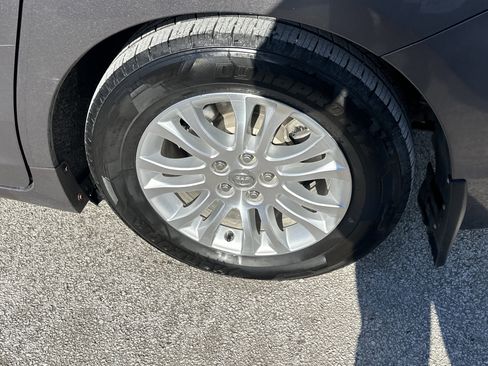 Used 2015 Toyota Sienna XLE image 9