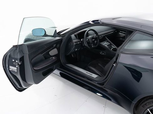 Used 2025 Aston Martin DB12 Coupe image 9