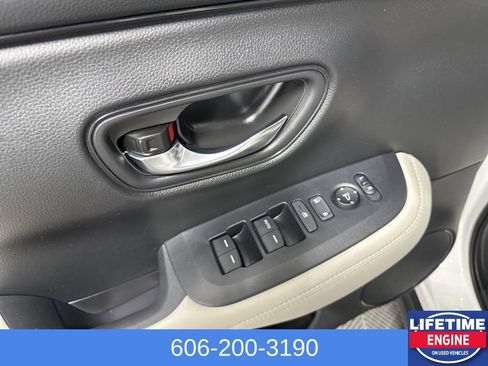 Used 2025 Honda HR-V LX image 14