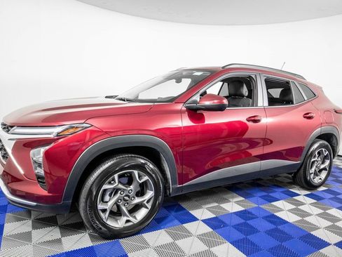 Used 2025 Chevrolet Trax LT w/ LT Convenience Package image 1