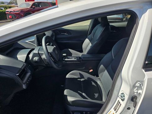 Certified 2026 Toyota Prius XLE FWD image 20