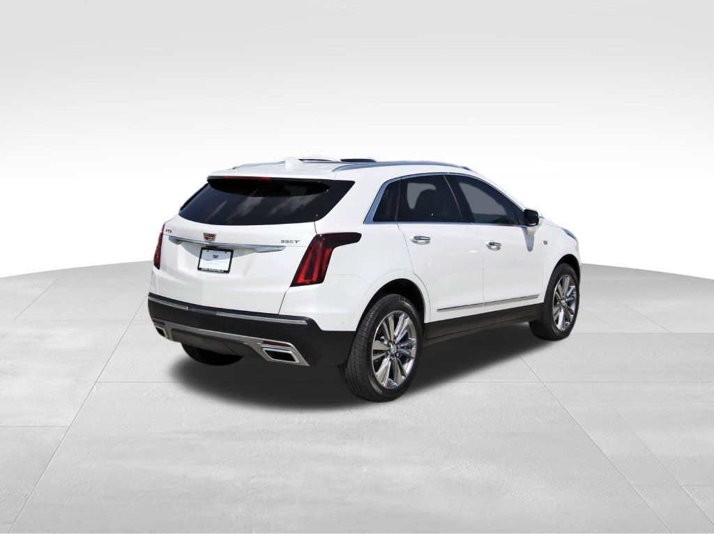 Used 2026 Cadillac XT5 Premium Luxury w/ Driver Assist Package FWD image 4