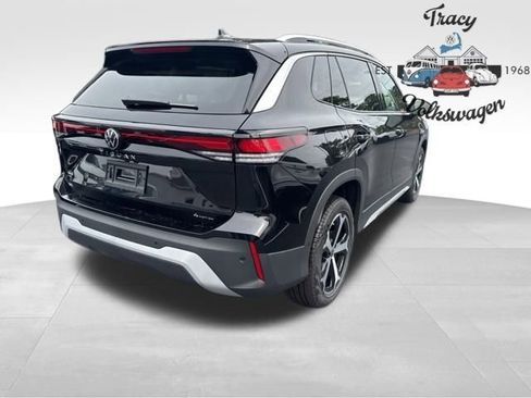 New 2025 Volkswagen Tiguan SE image 7
