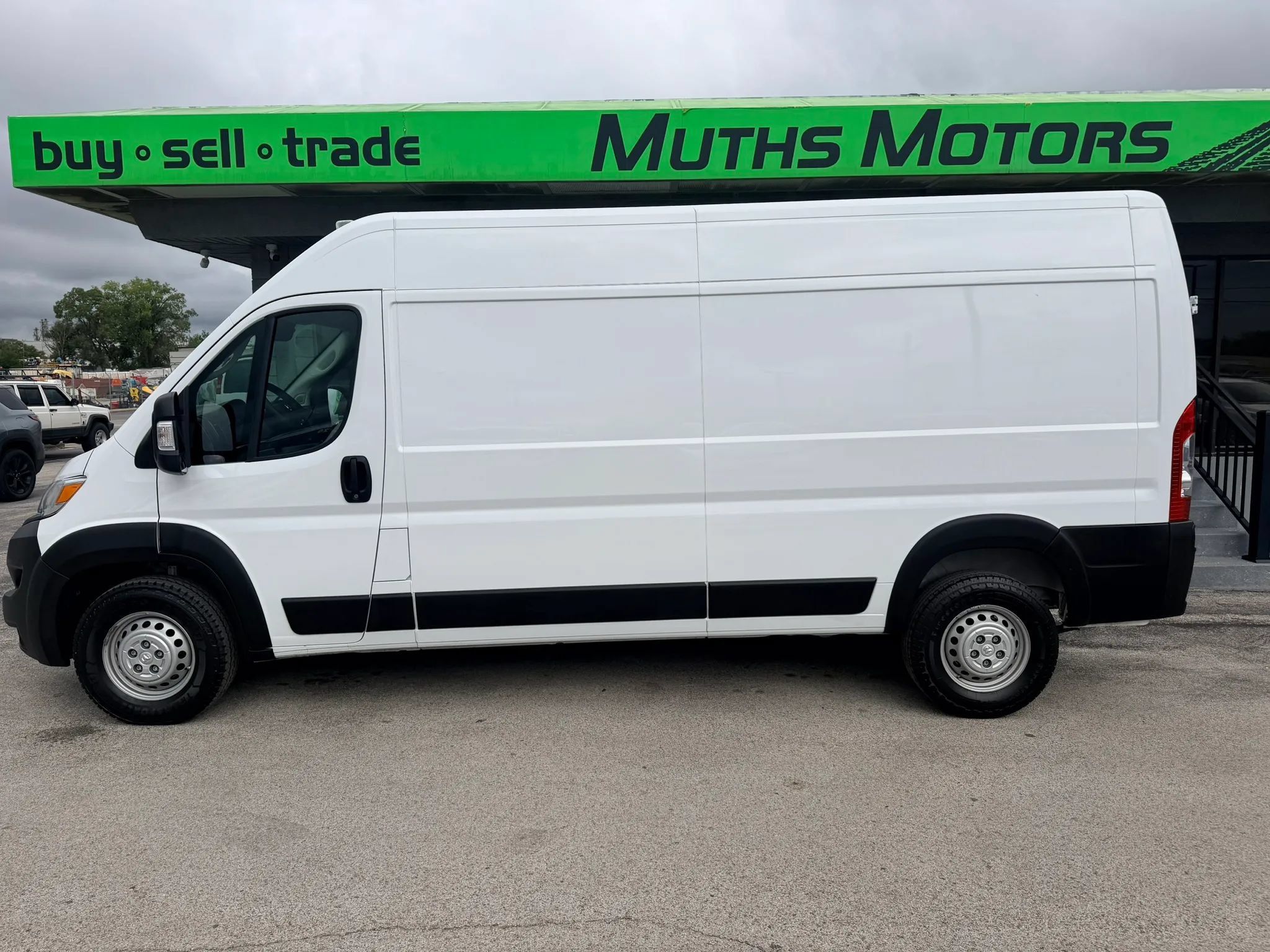 Used 2024 RAM ProMaster 2500 w/ Convenience Group FWD image 5