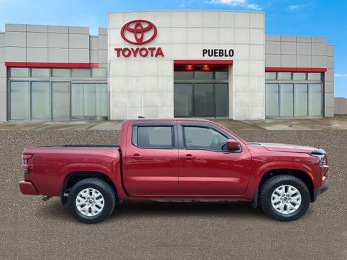 Used 2022 Nissan Frontier SV image 2