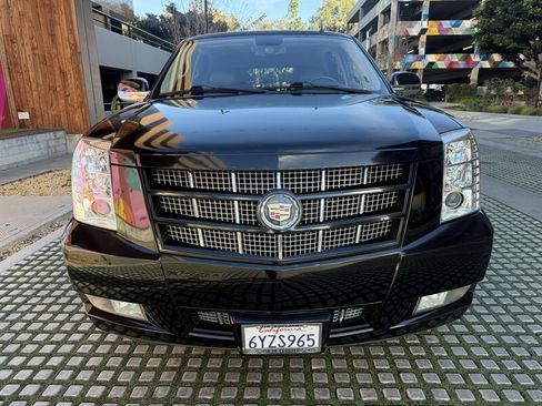 Used 2013 Cadillac Escalade Premium image 7