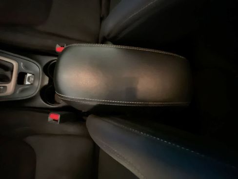 Used 2017 Jeep Cherokee Latitude w/ Safety/Convenience Group image 21