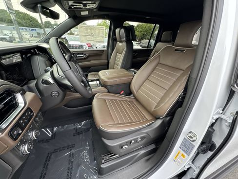 New 2026 GMC Yukon XL Denali Ultimate w/ LPO, Floor Liner Package AWD/4WD image 13