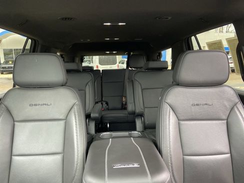 Used 2025 GMC Yukon Denali image 18