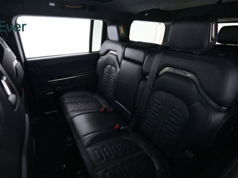 Used 2023 Rivian R1S Adventure AWD/4WD image 24