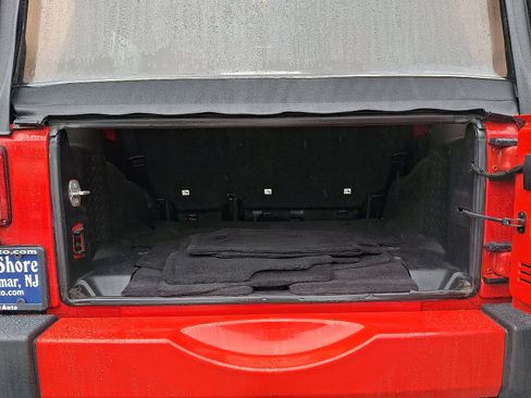 Used 2016 Jeep Wrangler Unlimited Sahara w/ Dual Top Group image 29