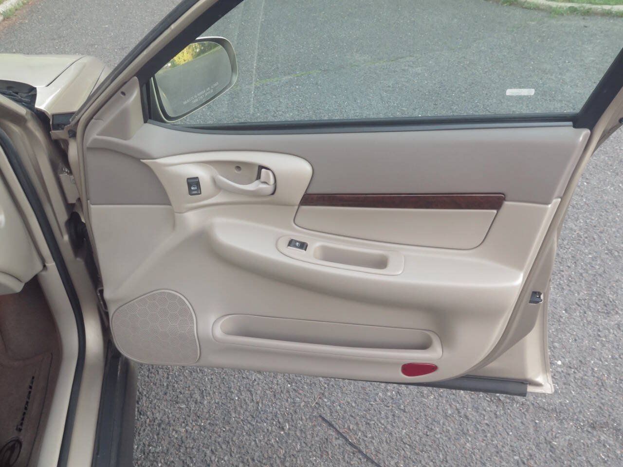 Used 2005 Chevrolet Impala w/ Preferred Equipment Group FWD image 25