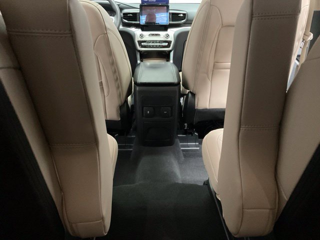 Used 2024 Ford Explorer XLT w/ Equipment Group 202A AWD/4WD image 31