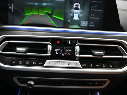 Used 2021 BMW X7 xDrive40i w/ Premium Package AWD/4WD image 23