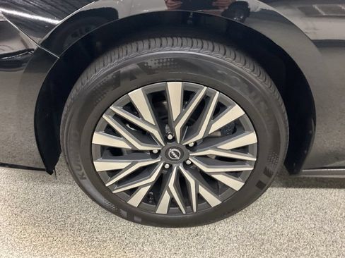 Used 2024 Nissan Altima 2.5 SV AWD/4WD image 9
