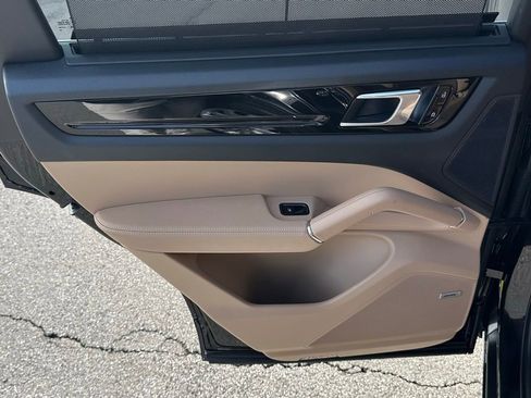 Used 2019 Porsche Cayenne image 19